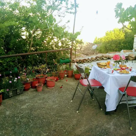 Josiph Alloggio in famiglia