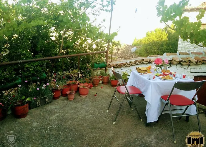 Josiph Alloggio in famiglia